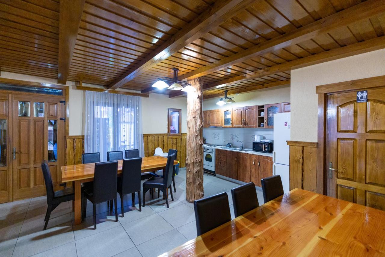 Conacul De Sub Munte Vila Novaci-Străini Exterior foto