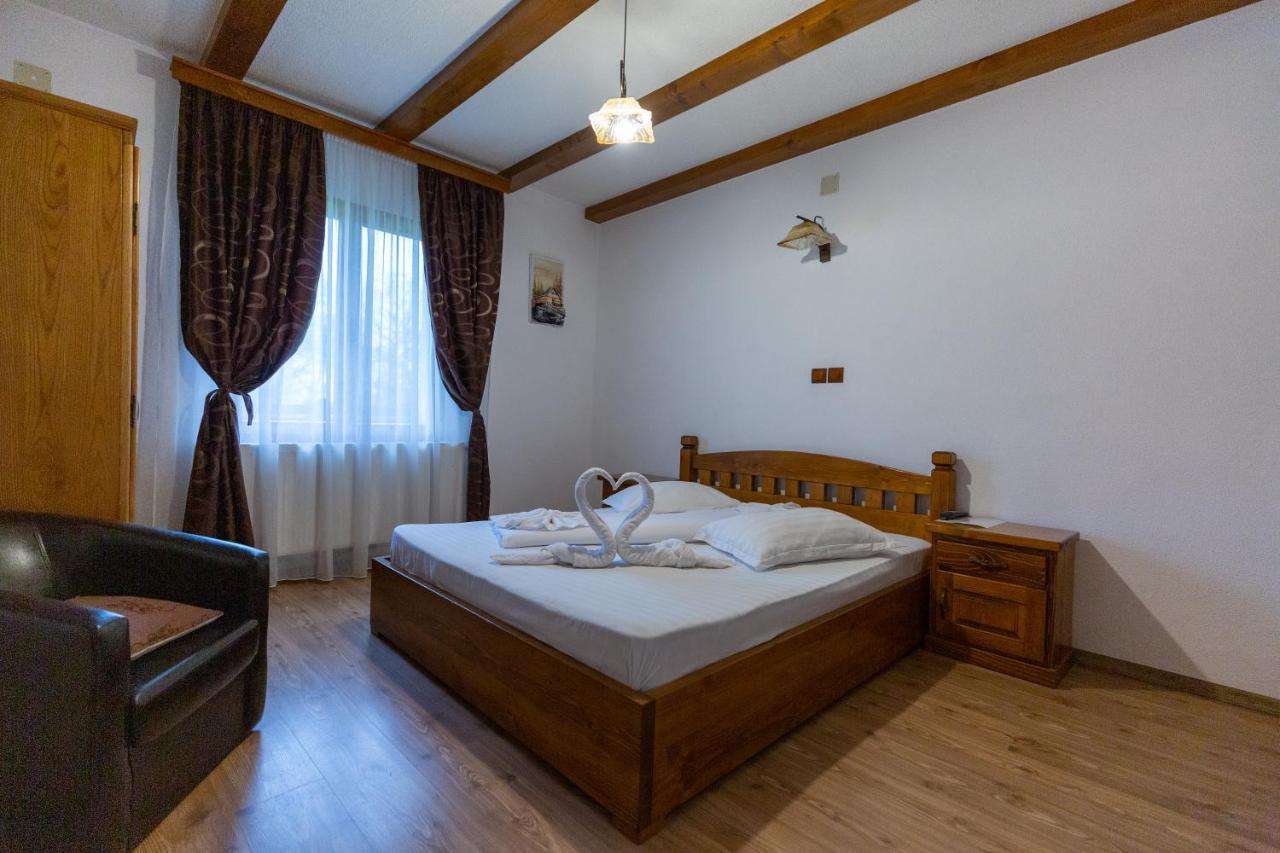 Conacul De Sub Munte Vila Novaci-Străini Exterior foto