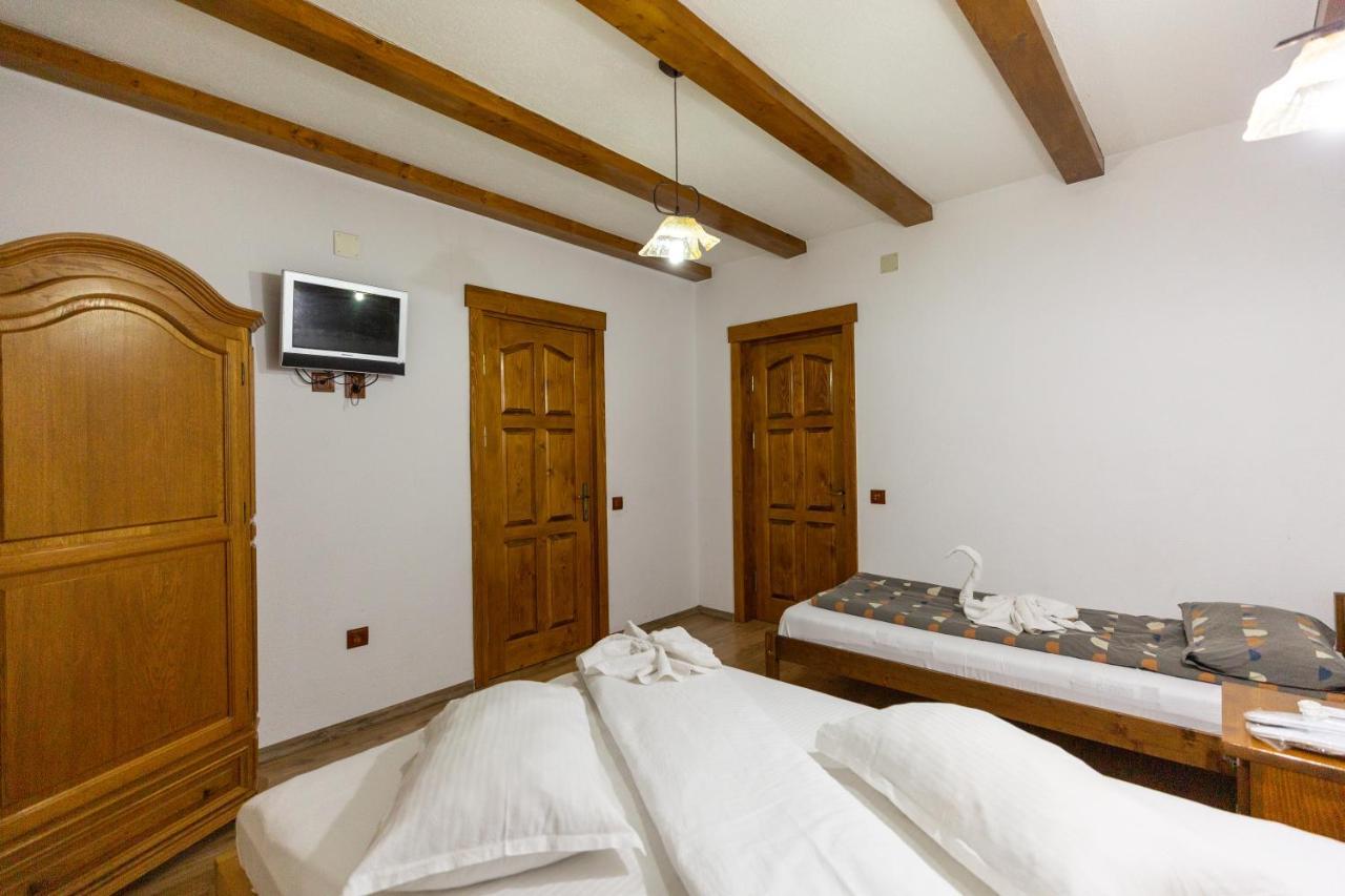 Conacul De Sub Munte Vila Novaci-Străini Exterior foto