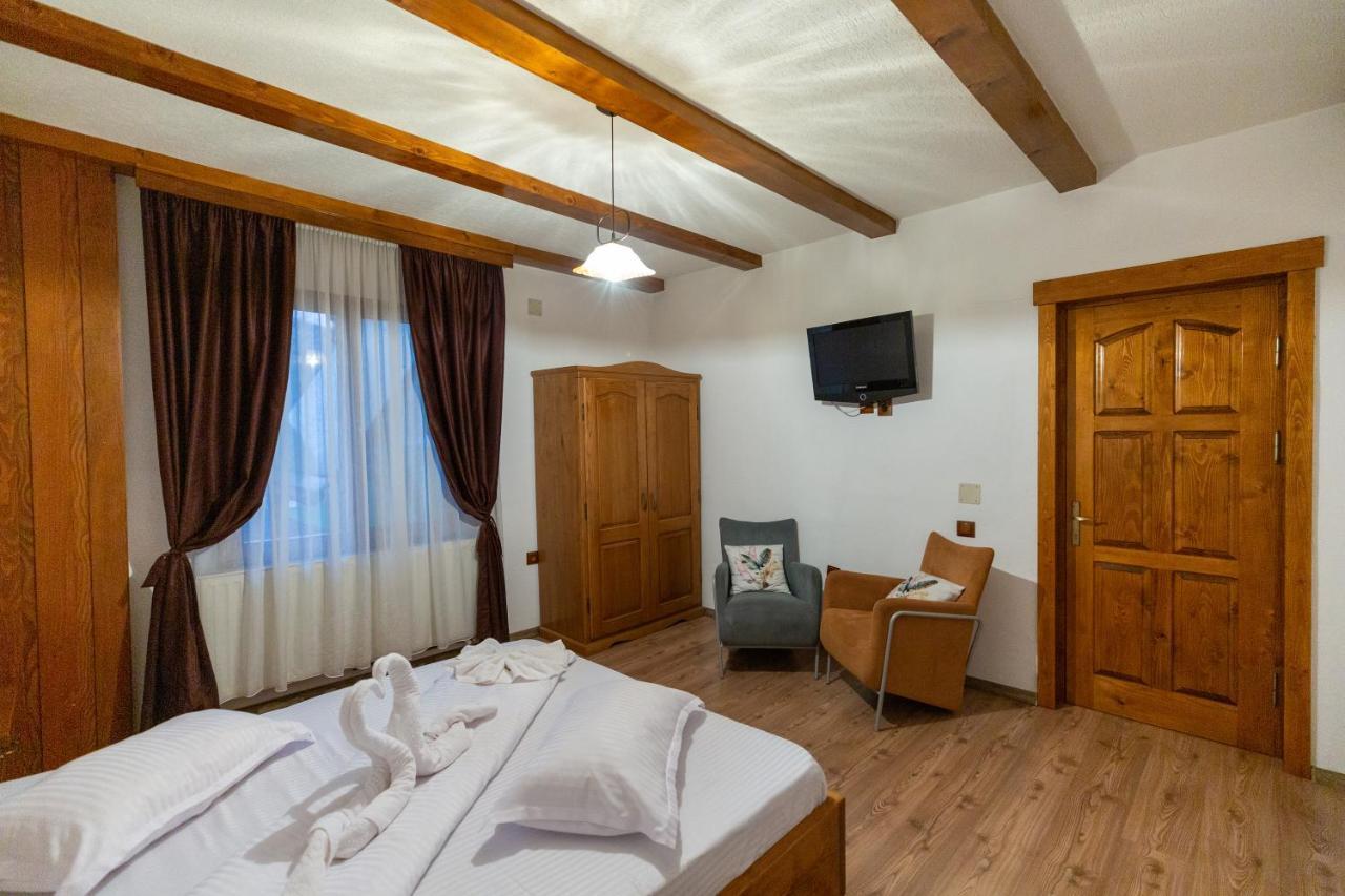 Conacul De Sub Munte Vila Novaci-Străini Exterior foto