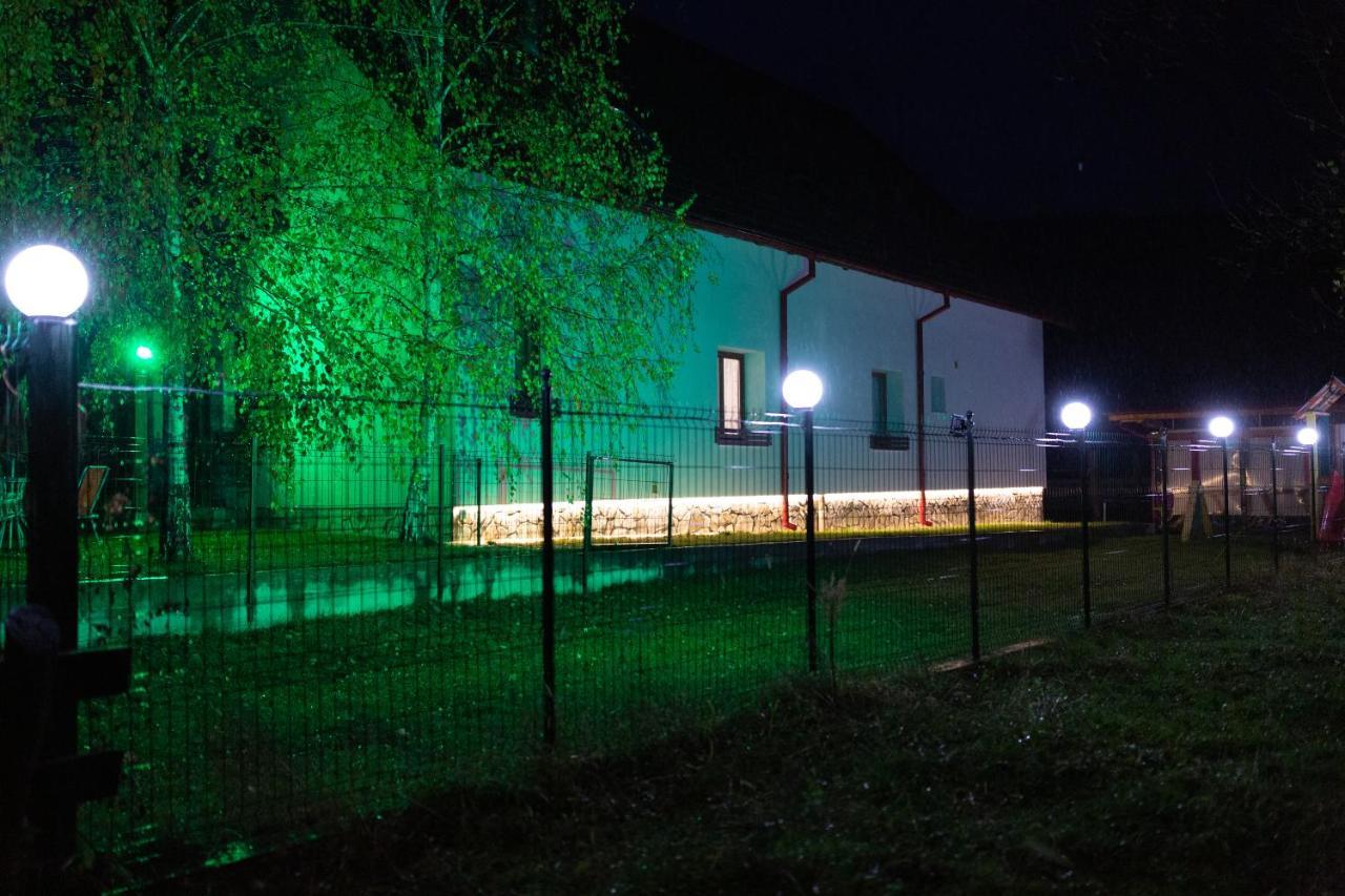 Conacul De Sub Munte Vila Novaci-Străini Exterior foto