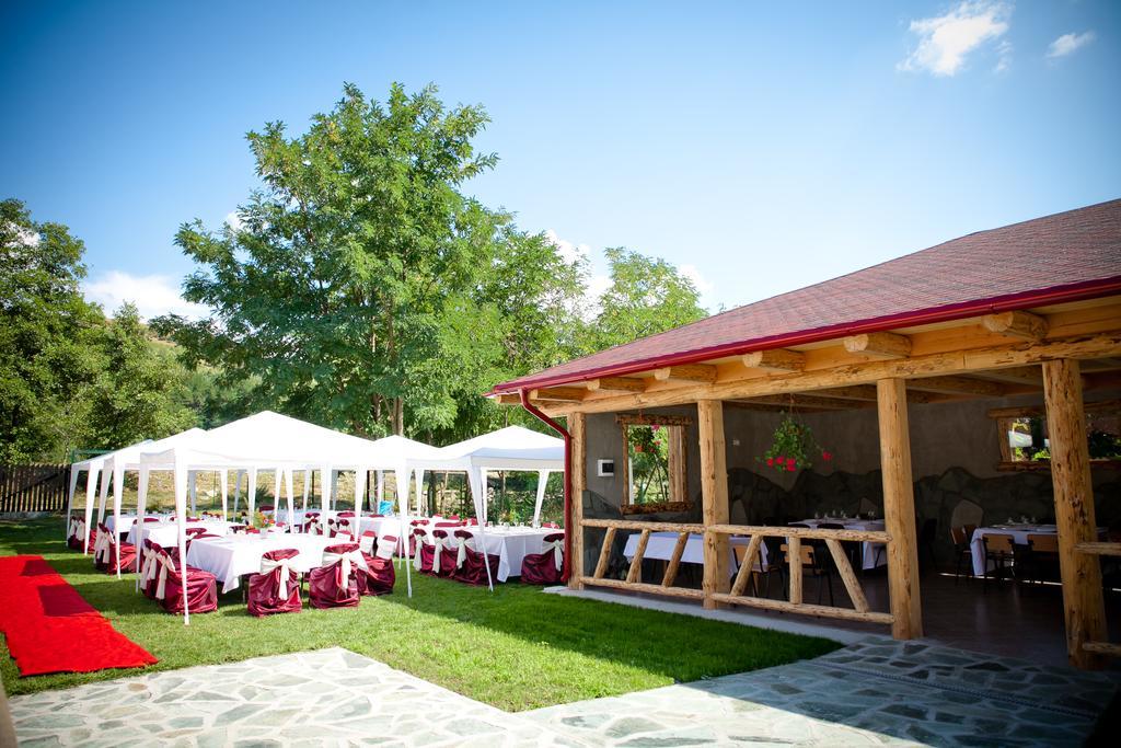 Conacul De Sub Munte Vila Novaci-Străini Exterior foto