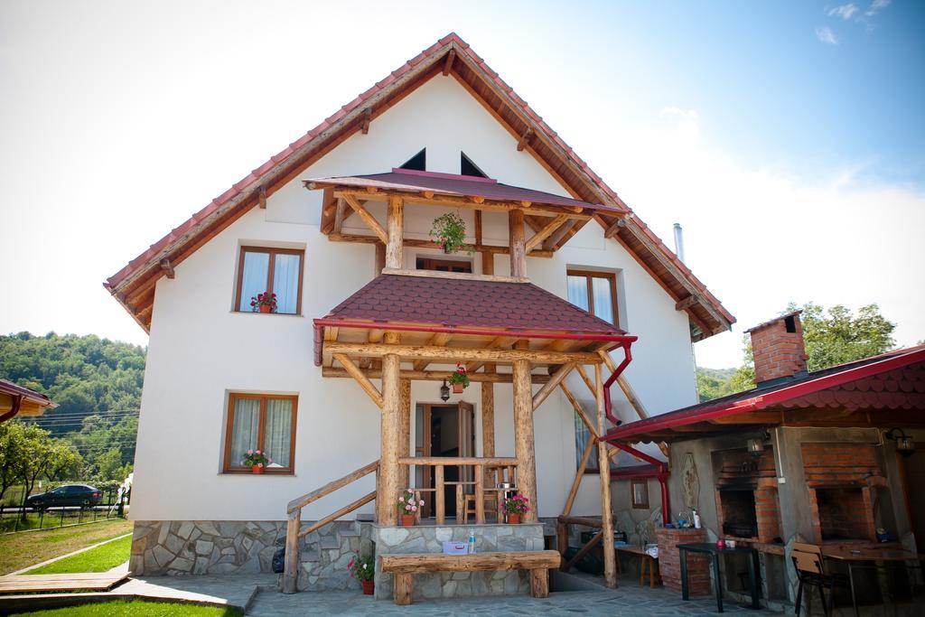 Conacul De Sub Munte Vila Novaci-Străini Exterior foto