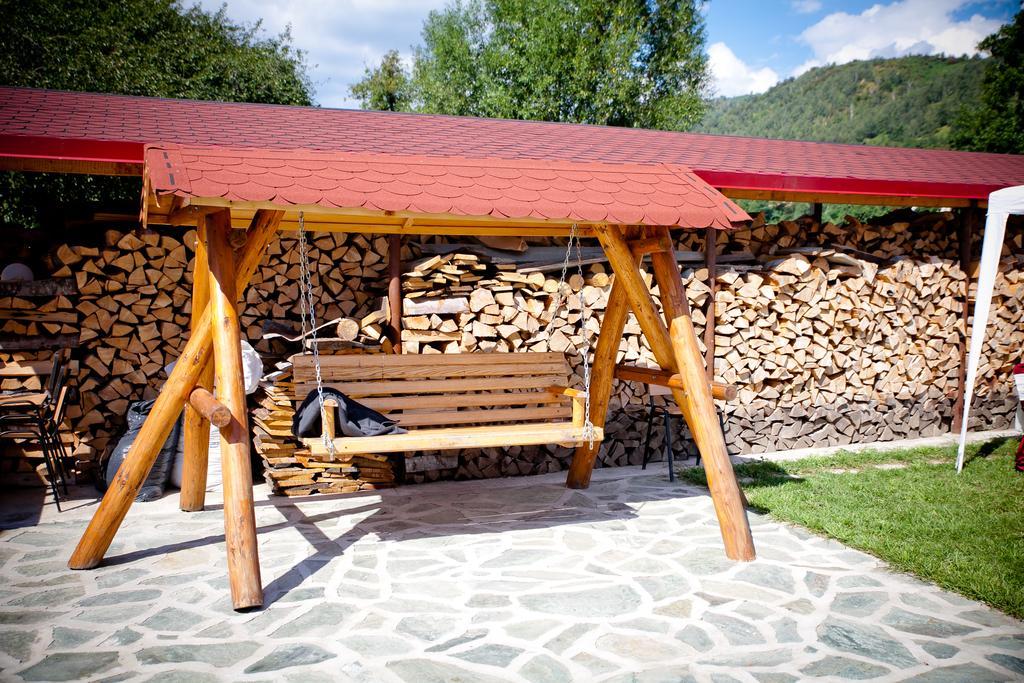 Conacul De Sub Munte Vila Novaci-Străini Exterior foto