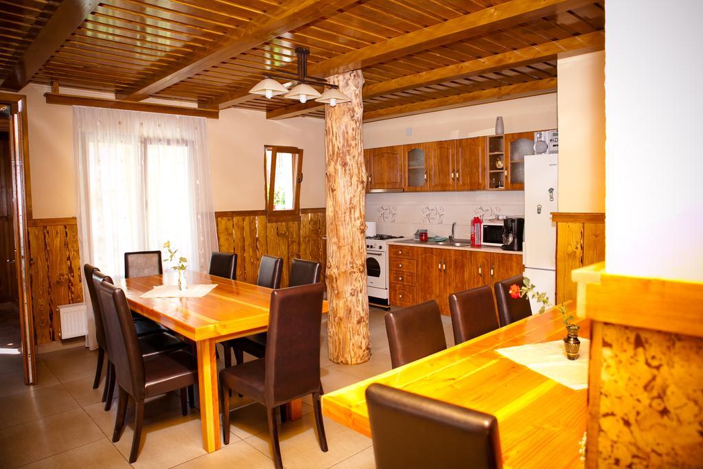 Conacul De Sub Munte Vila Novaci-Străini Exterior foto