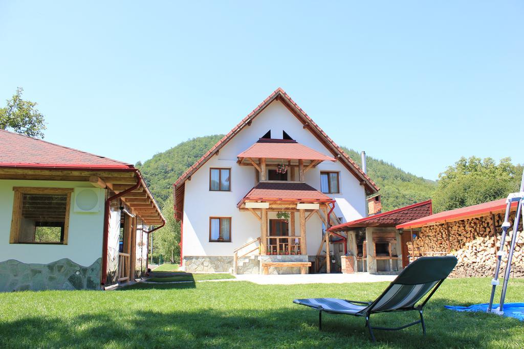Conacul De Sub Munte Vila Novaci-Străini Exterior foto