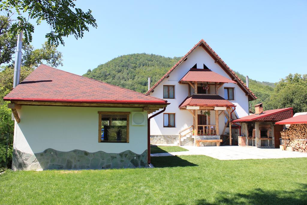 Conacul De Sub Munte Vila Novaci-Străini Exterior foto