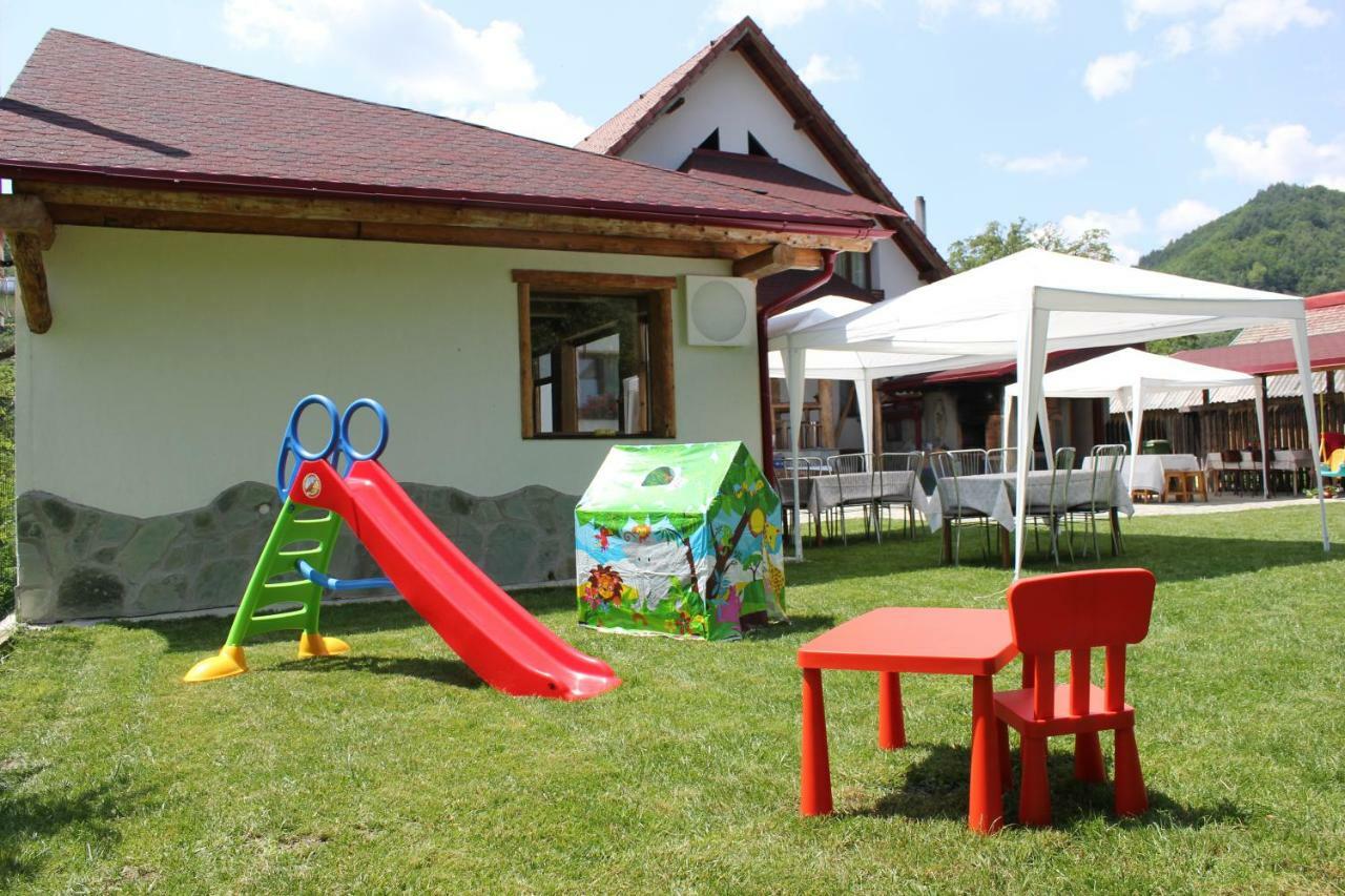 Conacul De Sub Munte Vila Novaci-Străini Exterior foto
