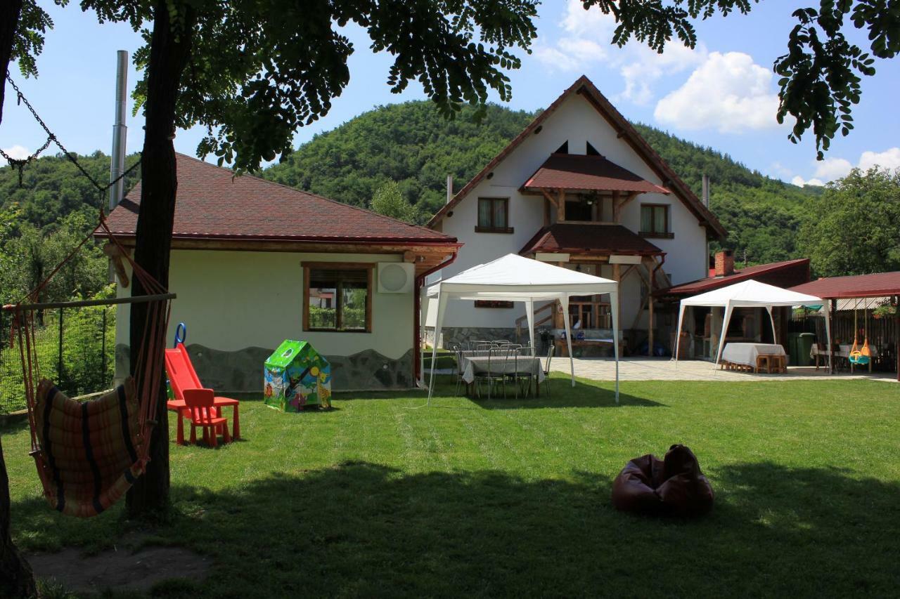 Conacul De Sub Munte Vila Novaci-Străini Exterior foto